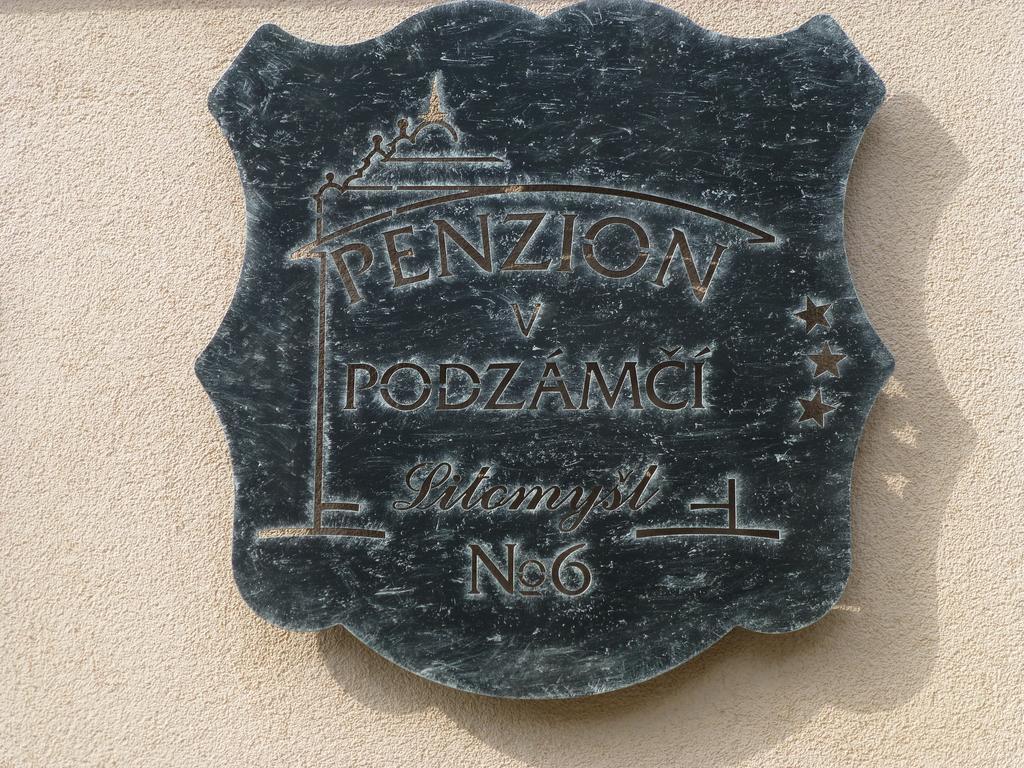 Penzion V Podzamci リトミシュル エクステリア 写真